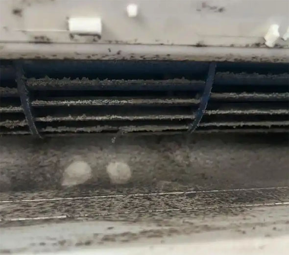 吐鲁番空调吹的风有股烧焦味是怎么回事